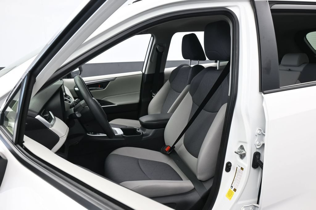 Used 2024 Toyota RAV4 XLE AWD/4WD image 10