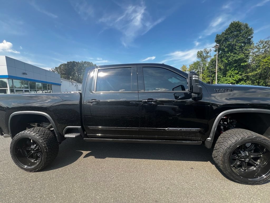 Used 2024 Chevrolet Silverado 2500 High Country w/ High Country Premium Package AWD/4WD image 4