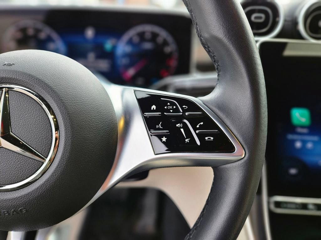 Used 2025 Mercedes-Benz GLC 300 4MATIC image 26