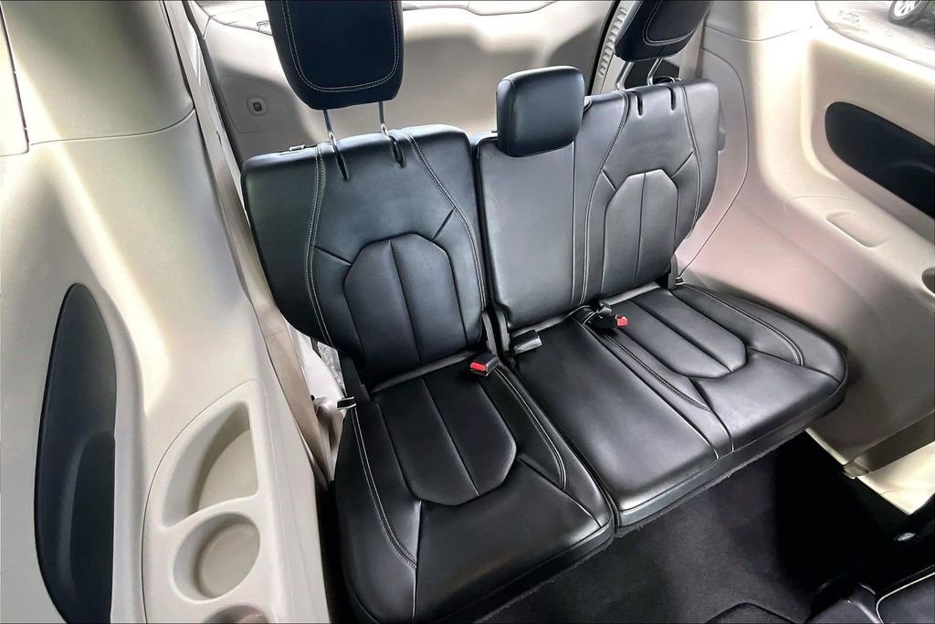 Used 2023 Chrysler Pacifica Touring-L FWD image 25