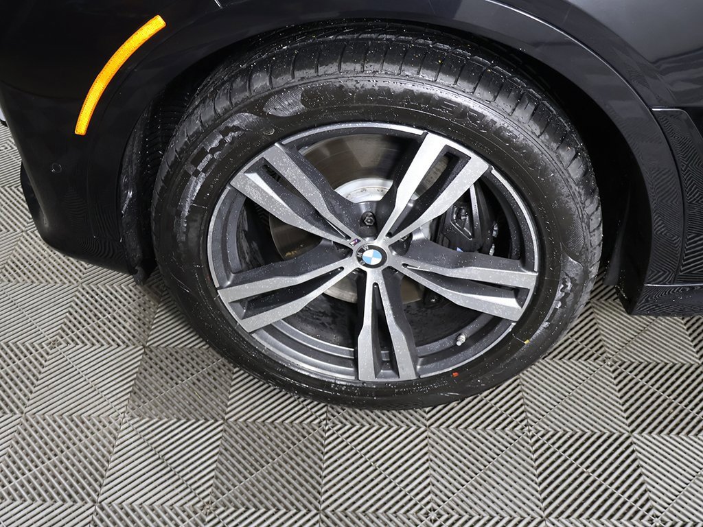 Used 2022 BMW X7 M50i image 24