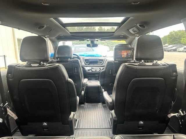 Used 2019 Chrysler Pacifica Limited w/ S Appearance Package FWD image 23