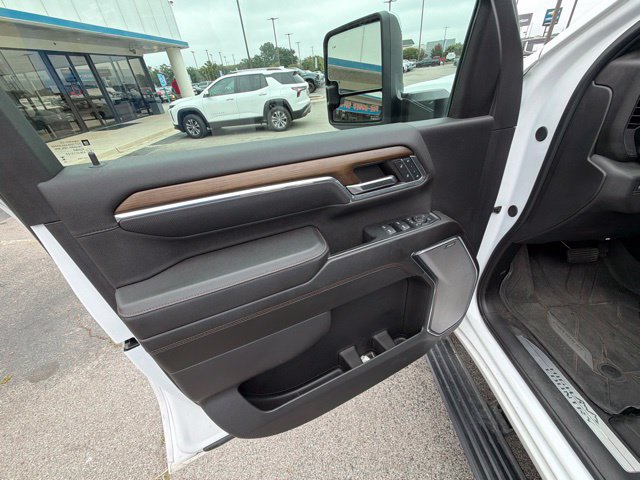 Used 2024 Chevrolet Silverado 2500 High Country AWD/4WD image 45