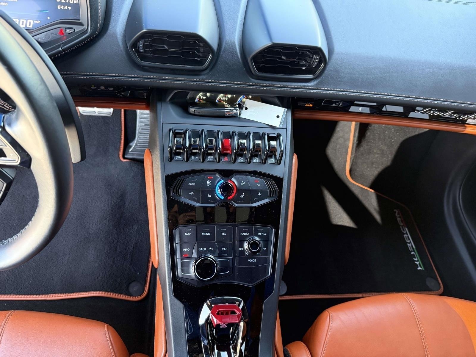 Used 2018 Lamborghini Huracan LP 610-4 AWD/4WD image 40