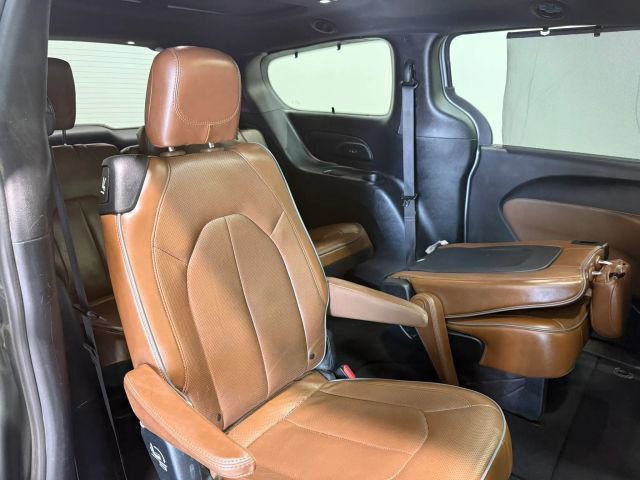 Used 2020 Chrysler Pacifica Limited FWD image 30
