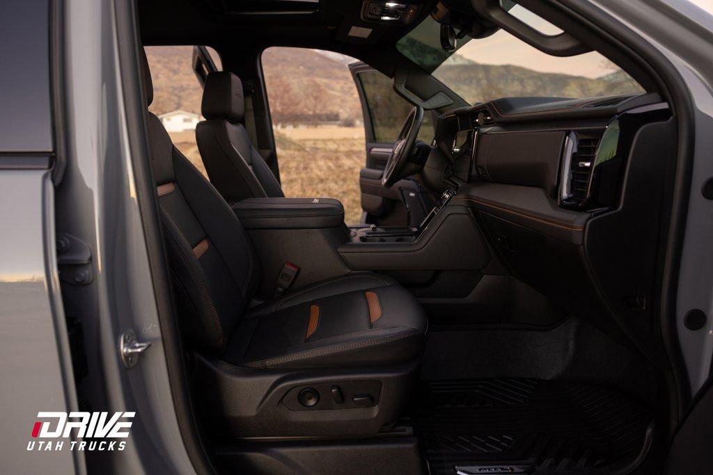 Used 2025 GMC Sierra 3500 AT4 w/ AT4 Premium Plus Package image 13