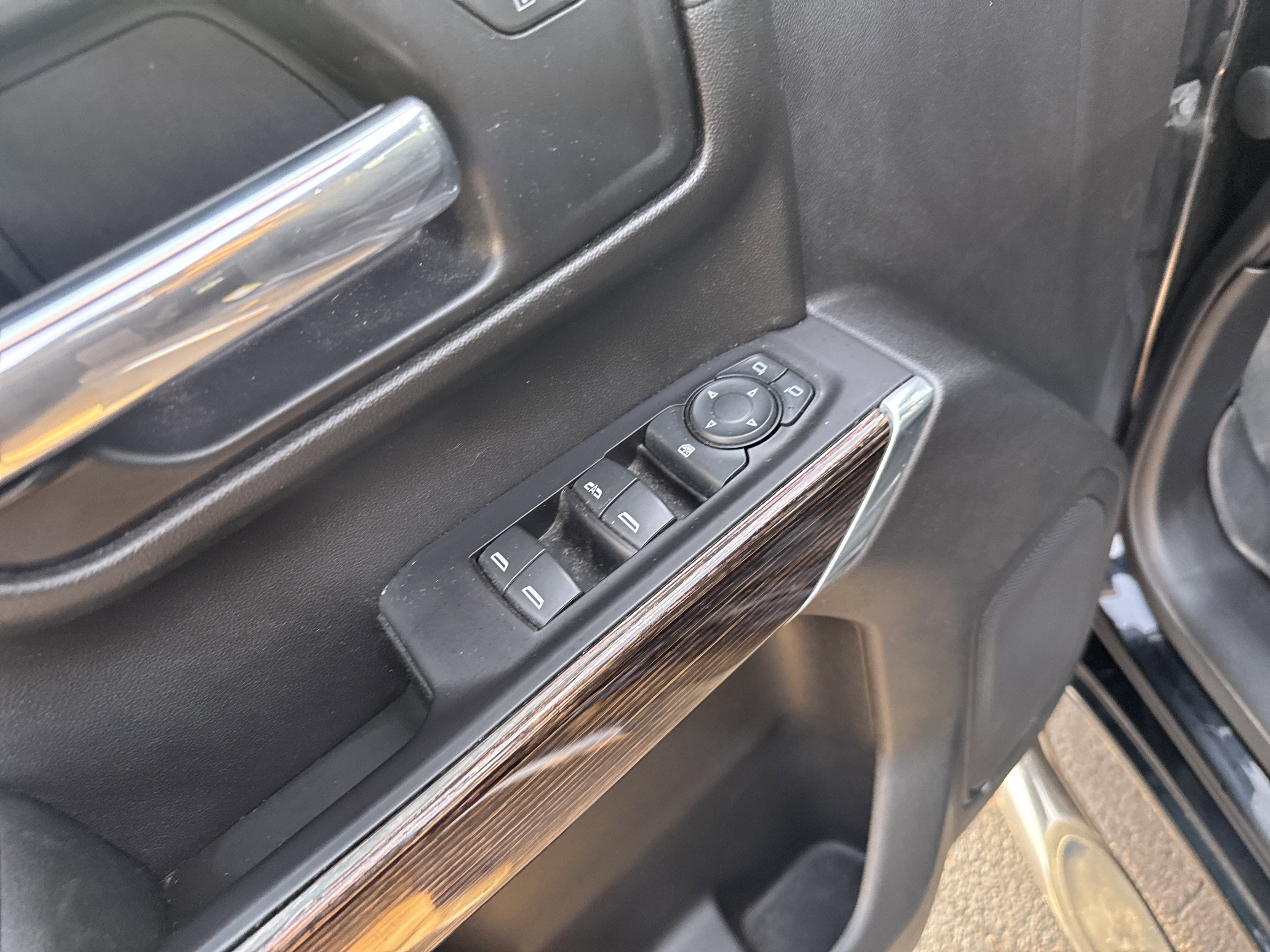 Used 2019 GMC Sierra 1500 SLE w/ SLE Value Package image 16