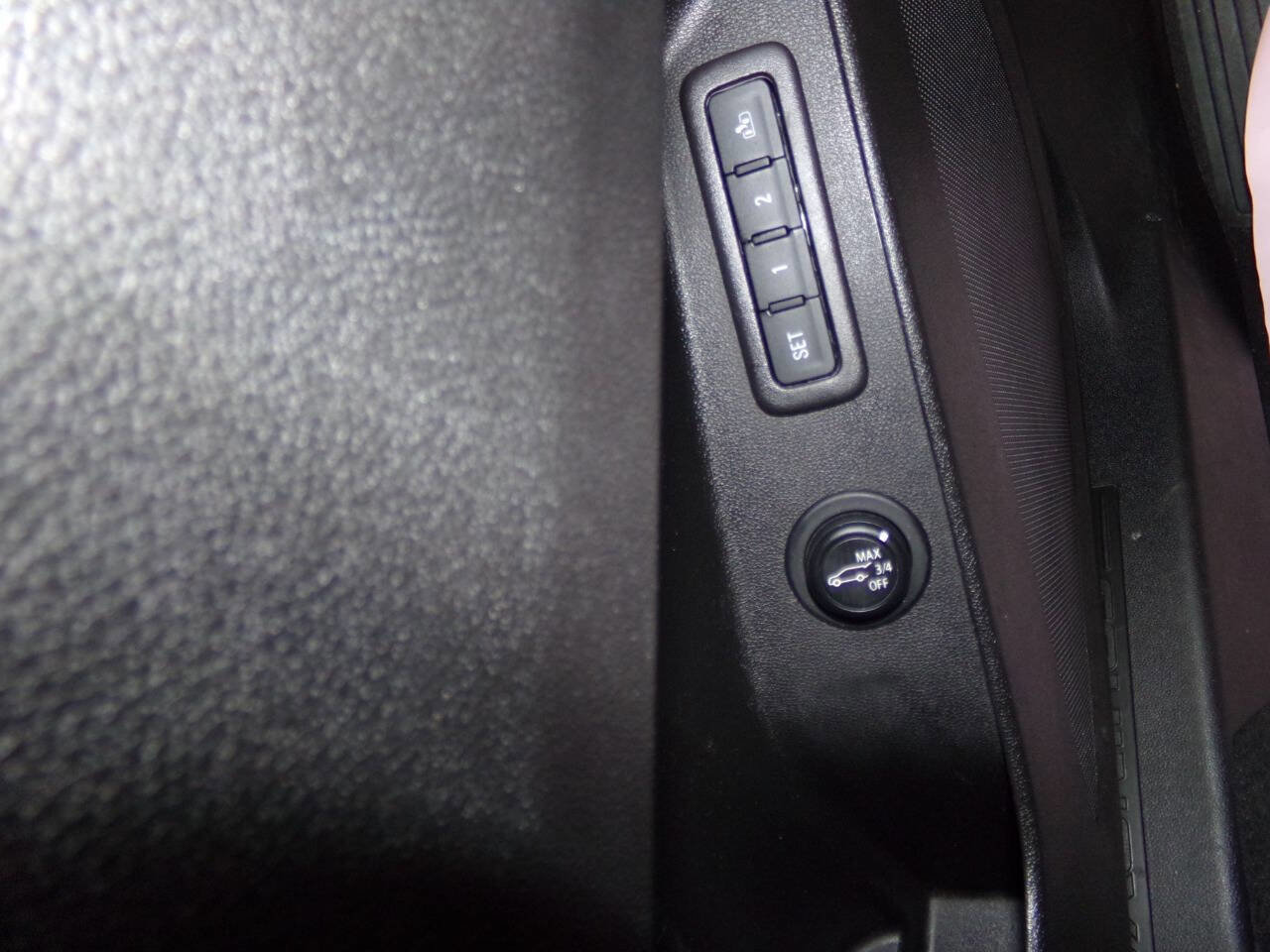 Used 2021 Chevrolet Equinox LT image 48