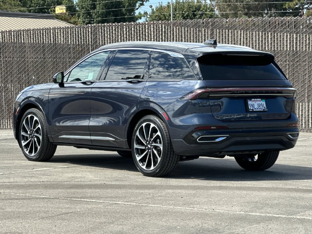 Certified 2024 Lincoln Nautilus Black Label AWD/4WD image 3