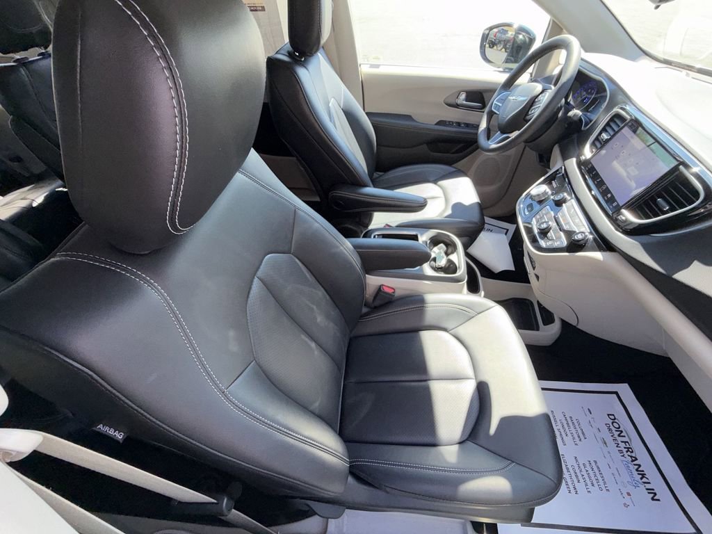 Used 2024 Chrysler Pacifica Touring-L FWD image 25