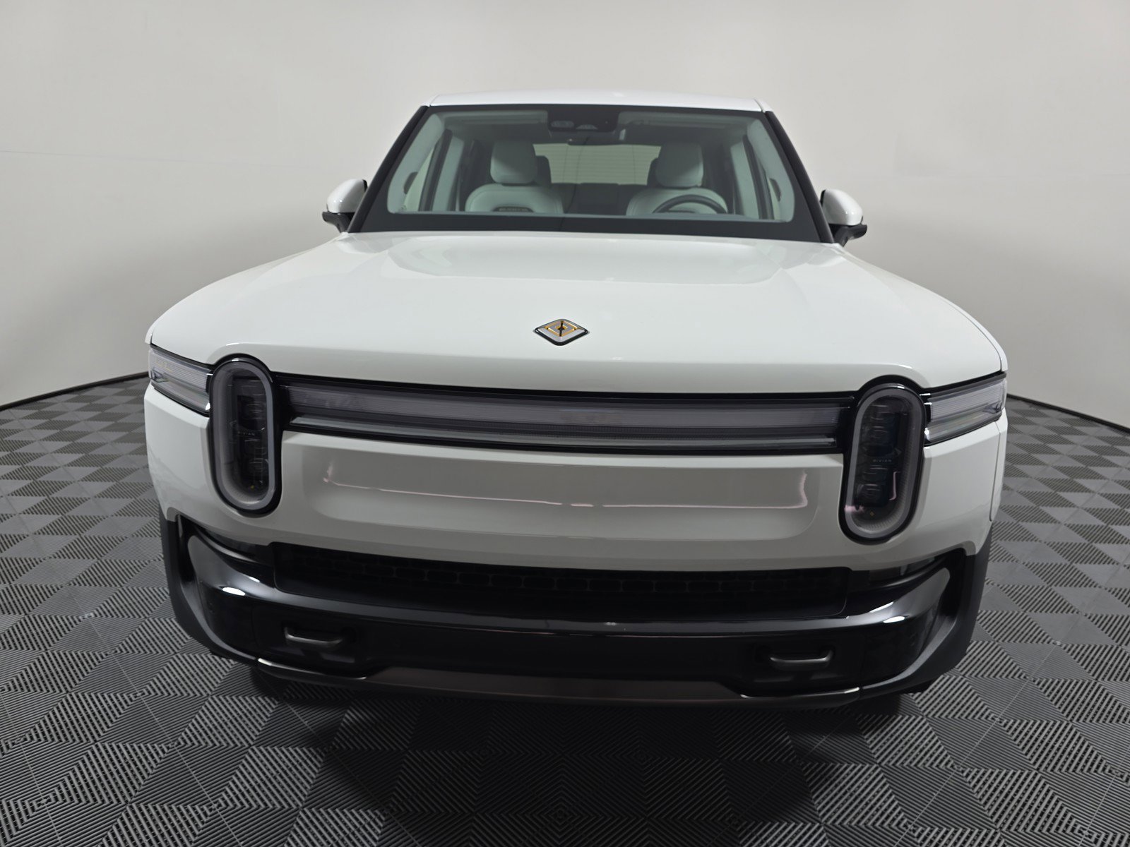 Used 2025 Rivian R1T Premium AWD/4WD image 8