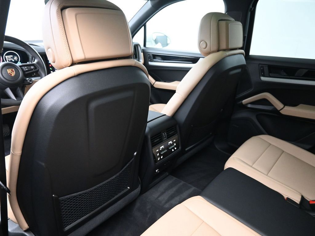 Certified 2025 Porsche Cayenne E-Hybrid w/ Premium Package Plus image 11