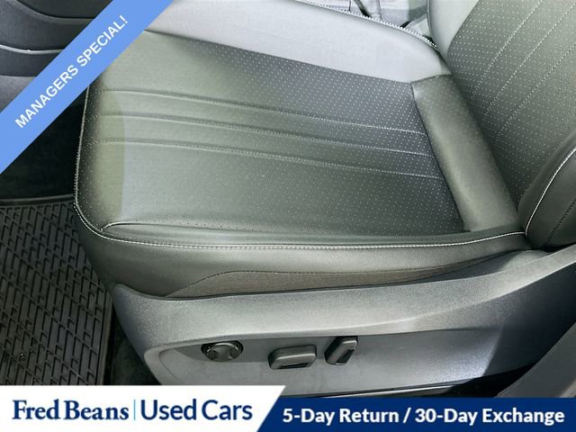 Used 2023 Volkswagen Tiguan SE image 19