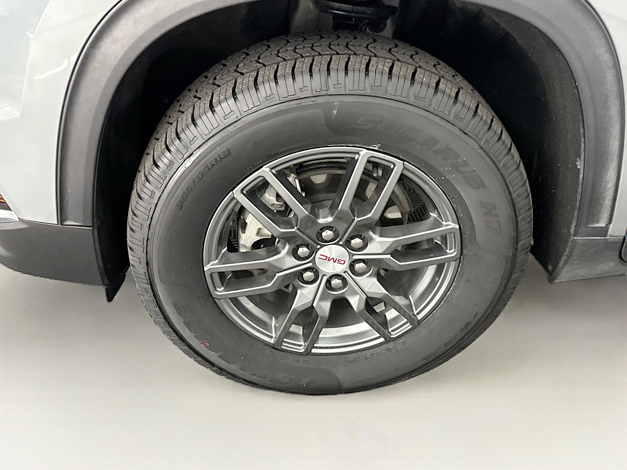 Used 2025 GMC Acadia Elevation image 11