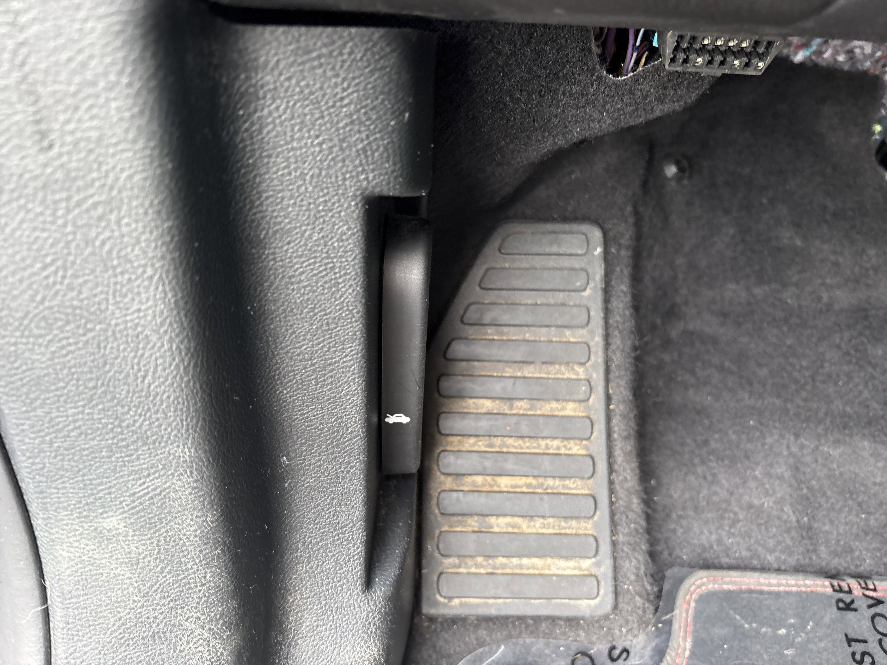 Used 2022 Ford Edge ST-Line w/ Class II Trailer Tow Package image 8