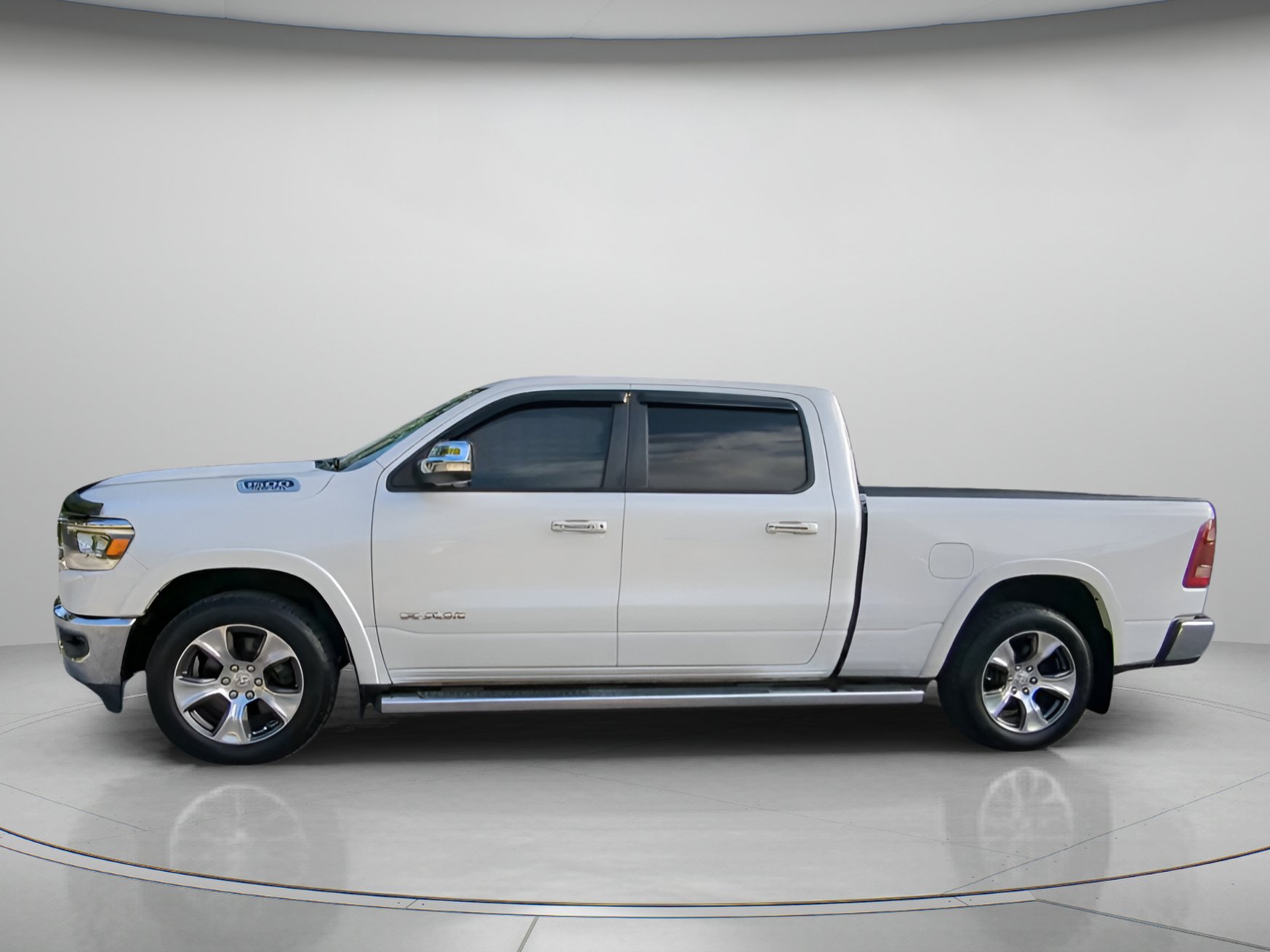 Used 2019 RAM 1500 Laramie AWD/4WD image 16
