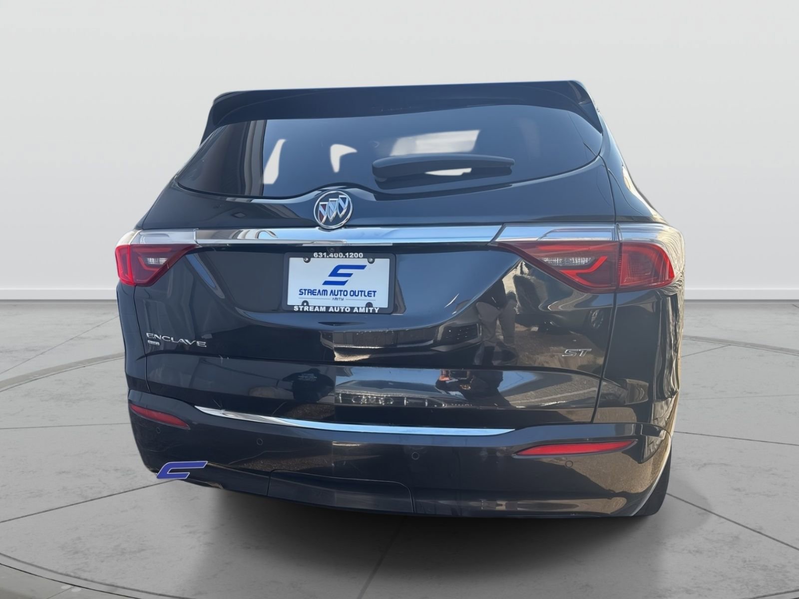 Used 2024 Buick Enclave Essence w/ Experience Buick Package image 5