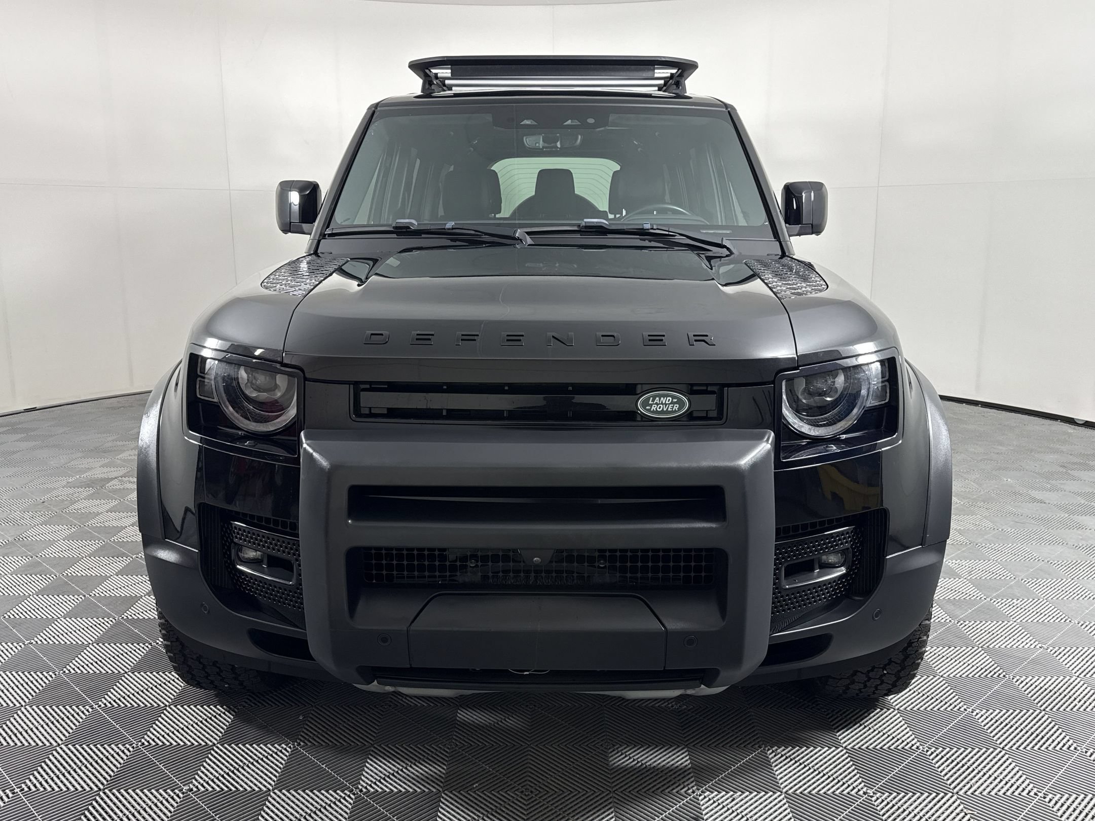 Used 2023 Land Rover Defender 130 SE AWD/4WD image 6