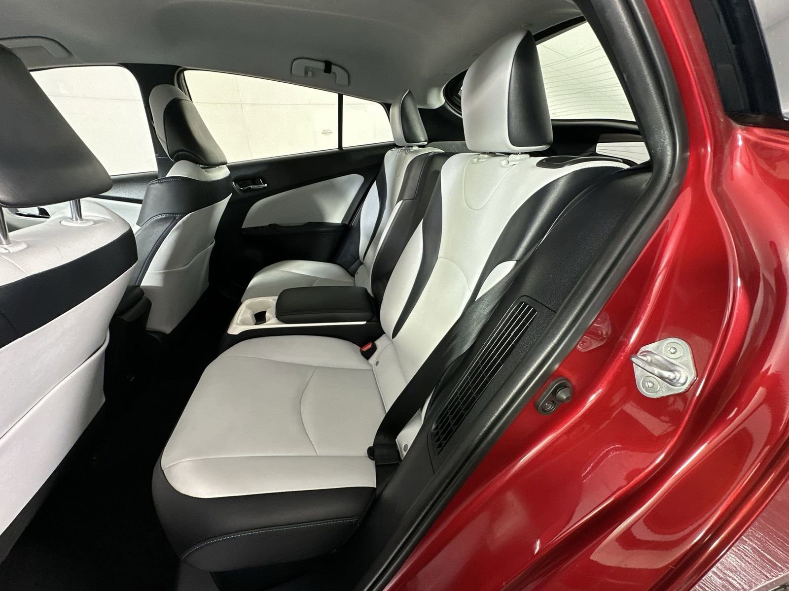 Used 2018 Toyota Prius Prime Advanced w/ Carpet Mat Package image 22