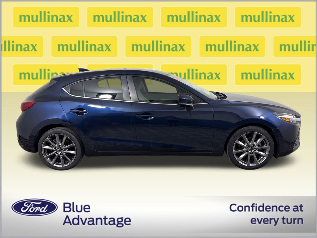 Used 2018 MAZDA MAZDA3 Grand Touring w/ Premium Equipment Package FWD image 2