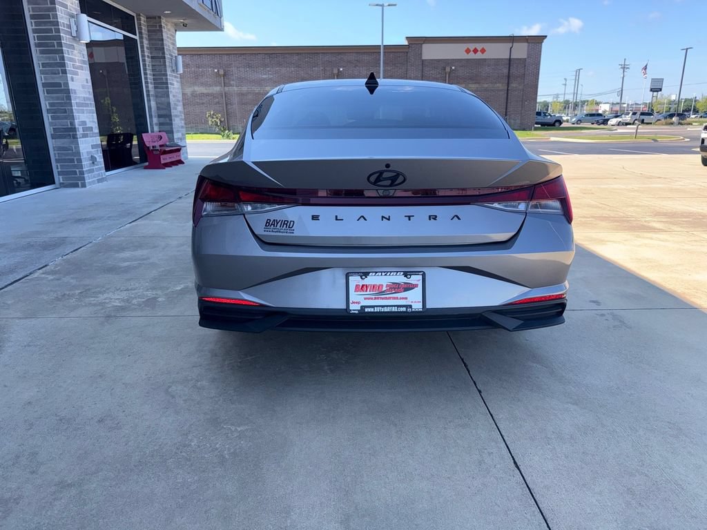 Used 2022 Hyundai Elantra SEL FWD image 8