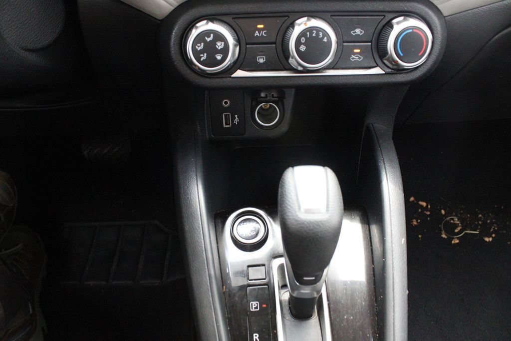 Used 2021 Nissan Versa SV FWD image 33