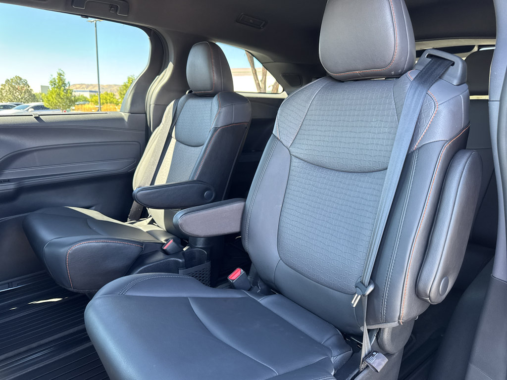 Used 2021 Toyota Sienna XSE w/ XSE Plus Package AWD/4WD image 10