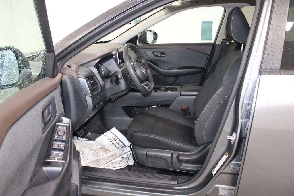 Used 2023 Nissan Rogue S image 19