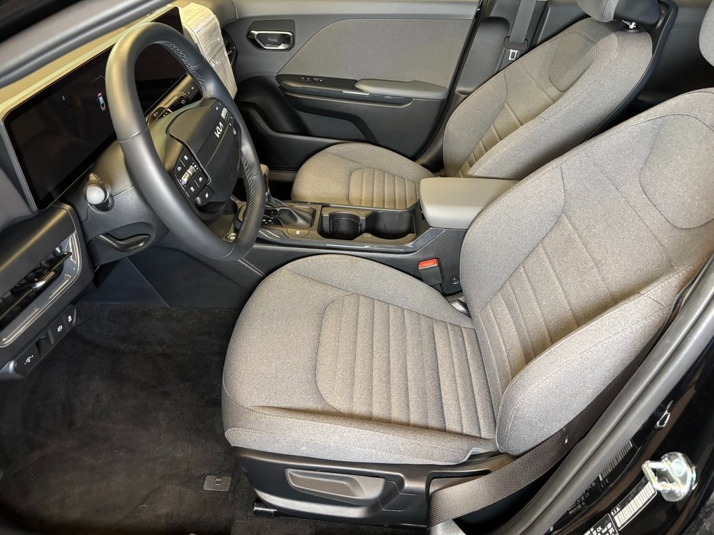 Used 2025 Kia K4 EX image 21