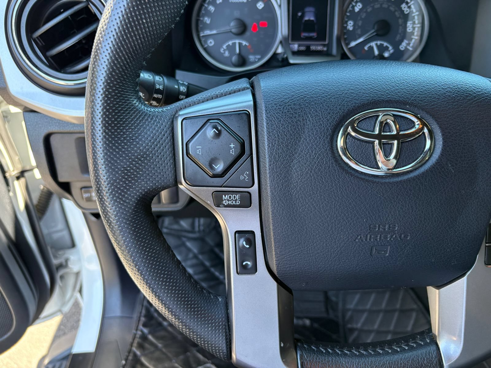 Used 2019 Toyota Tacoma Limited AWD/4WD image 36