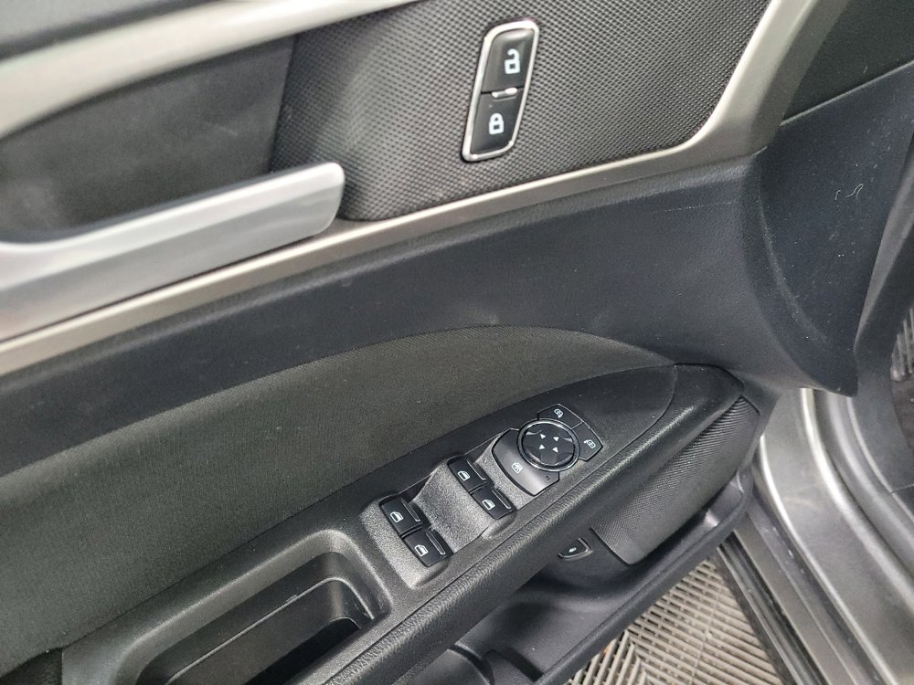 Used 2020 Ford Fusion SE image 27