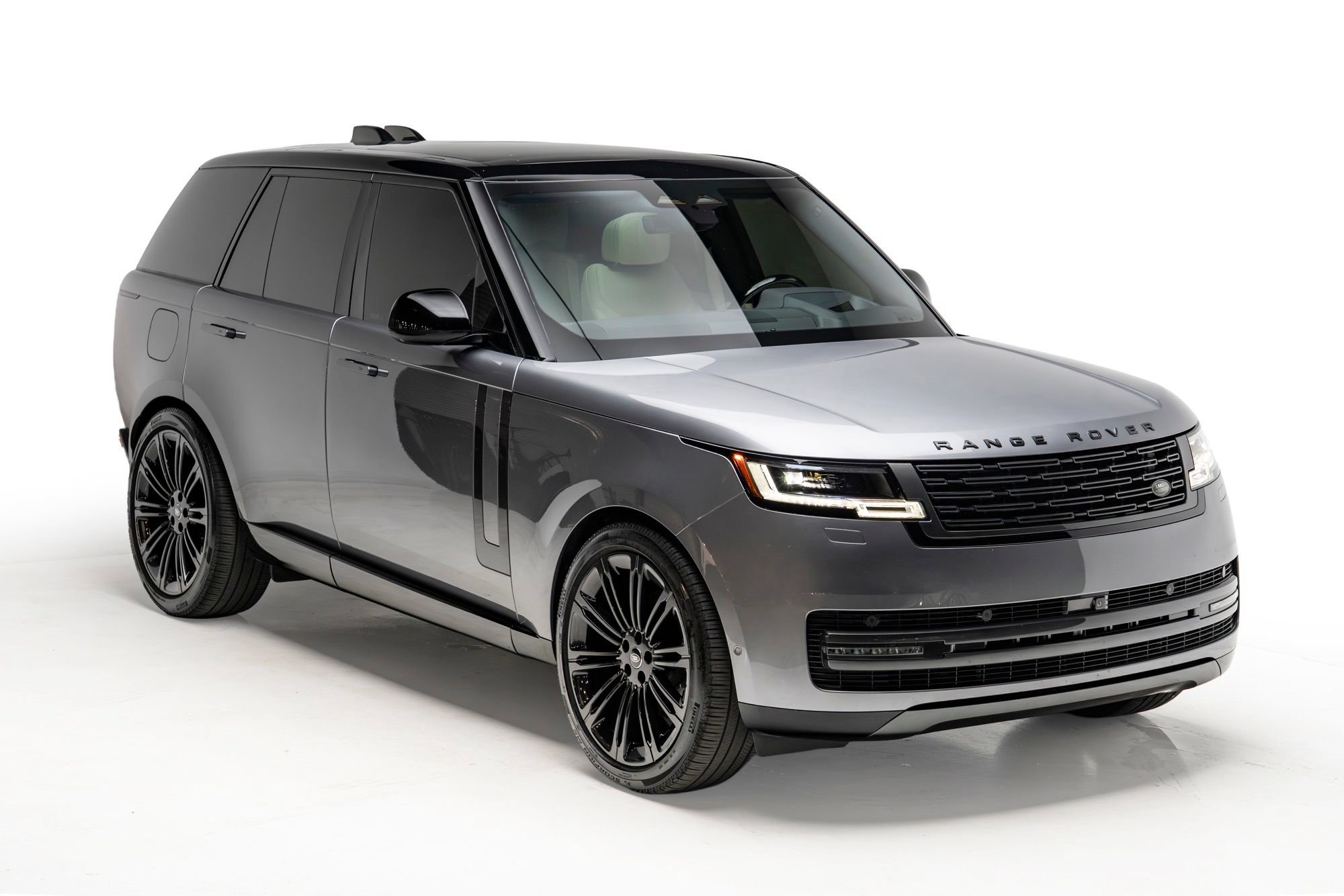 Used 2025 Land Rover Range Rover SE AWD/4WD image 6