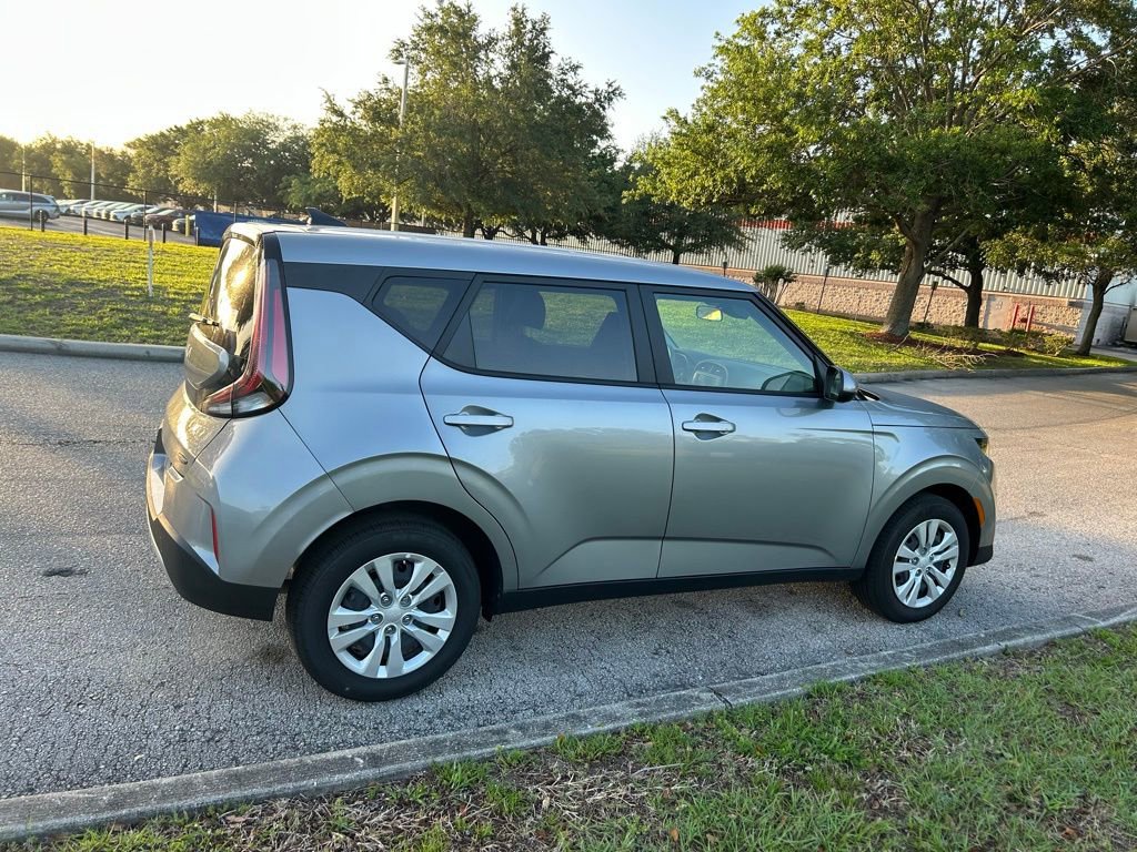 Used 2025 Kia Soul LX image 5
