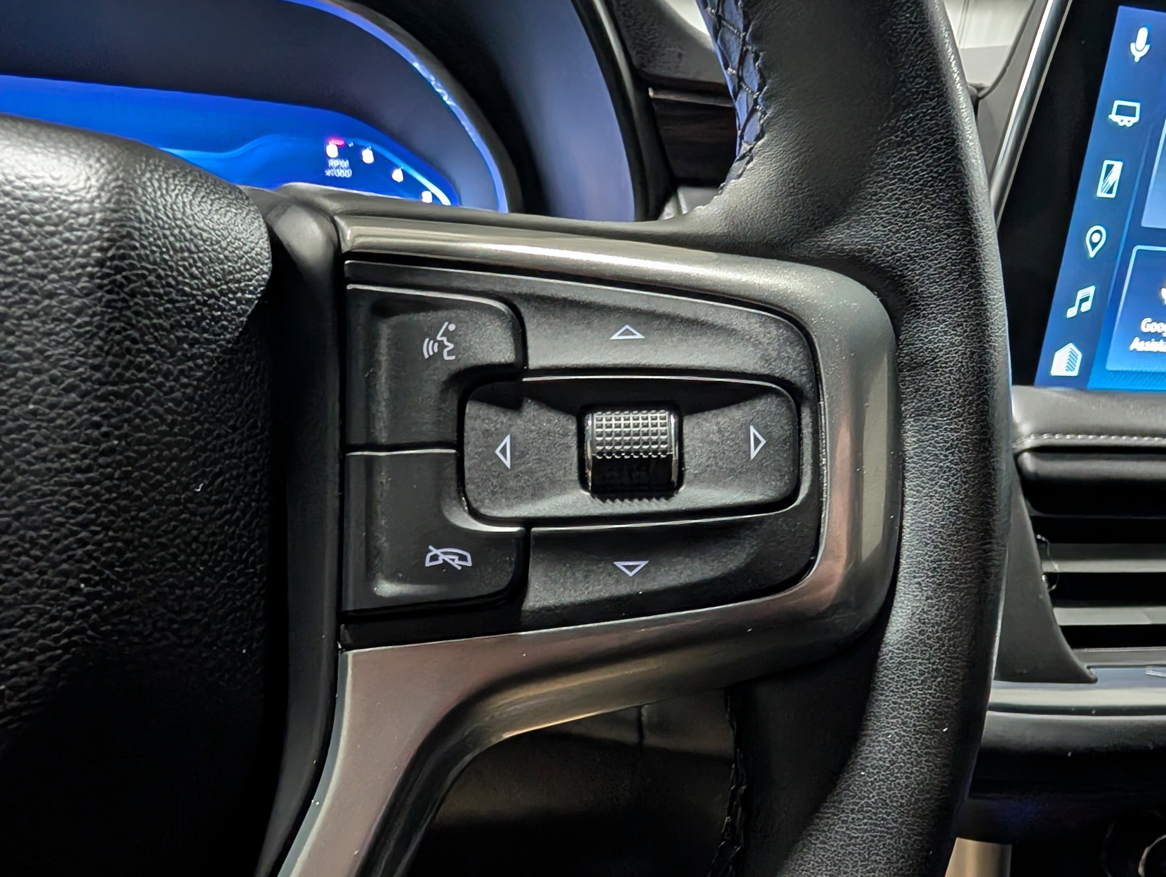 Used 2023 Chevrolet Suburban Z71 w/ Luxury Package image 24