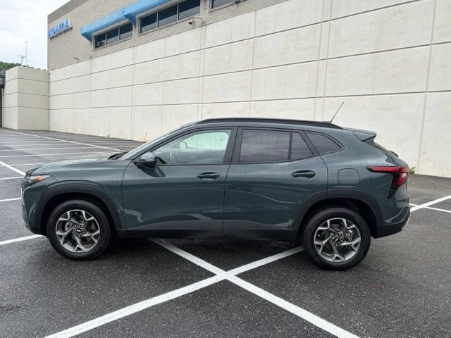 Used 2026 Chevrolet Trax LT w/ LT Convenience Package FWD image 4