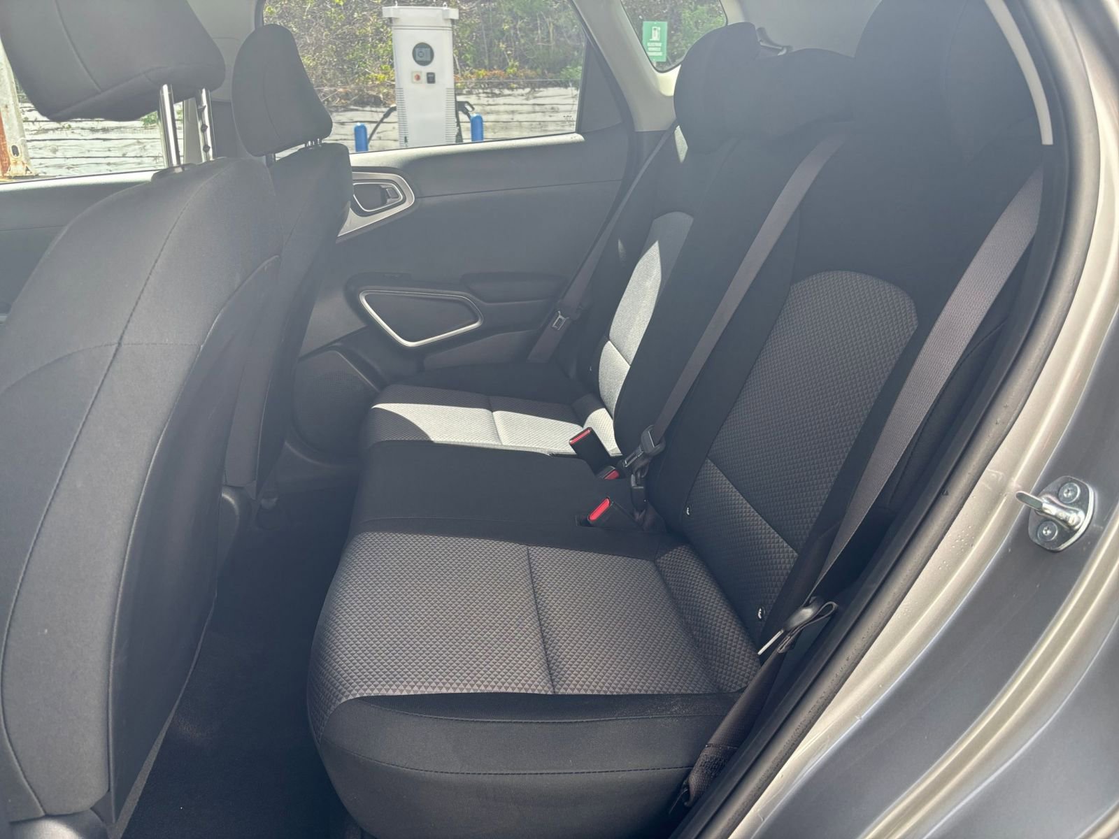 Used 2025 Kia Soul LX w/ LX Technology Package FWD image 23