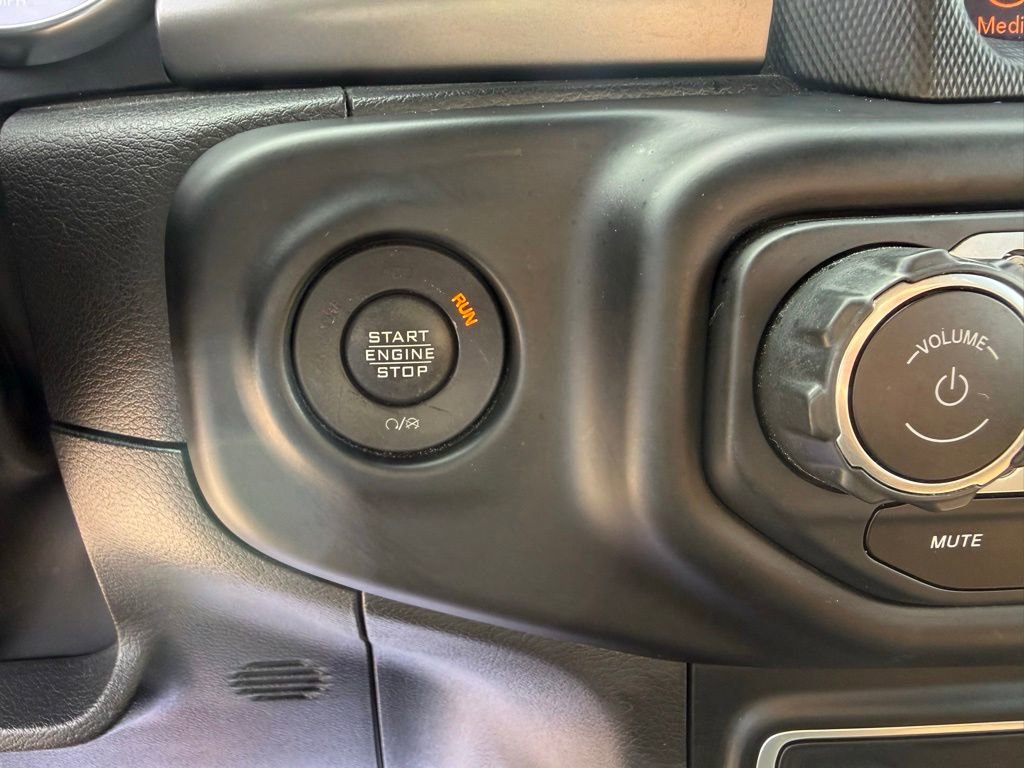 Used 2022 Jeep Wrangler Unlimited Rubicon w/ LED Lighting Group AWD/4WD image 35