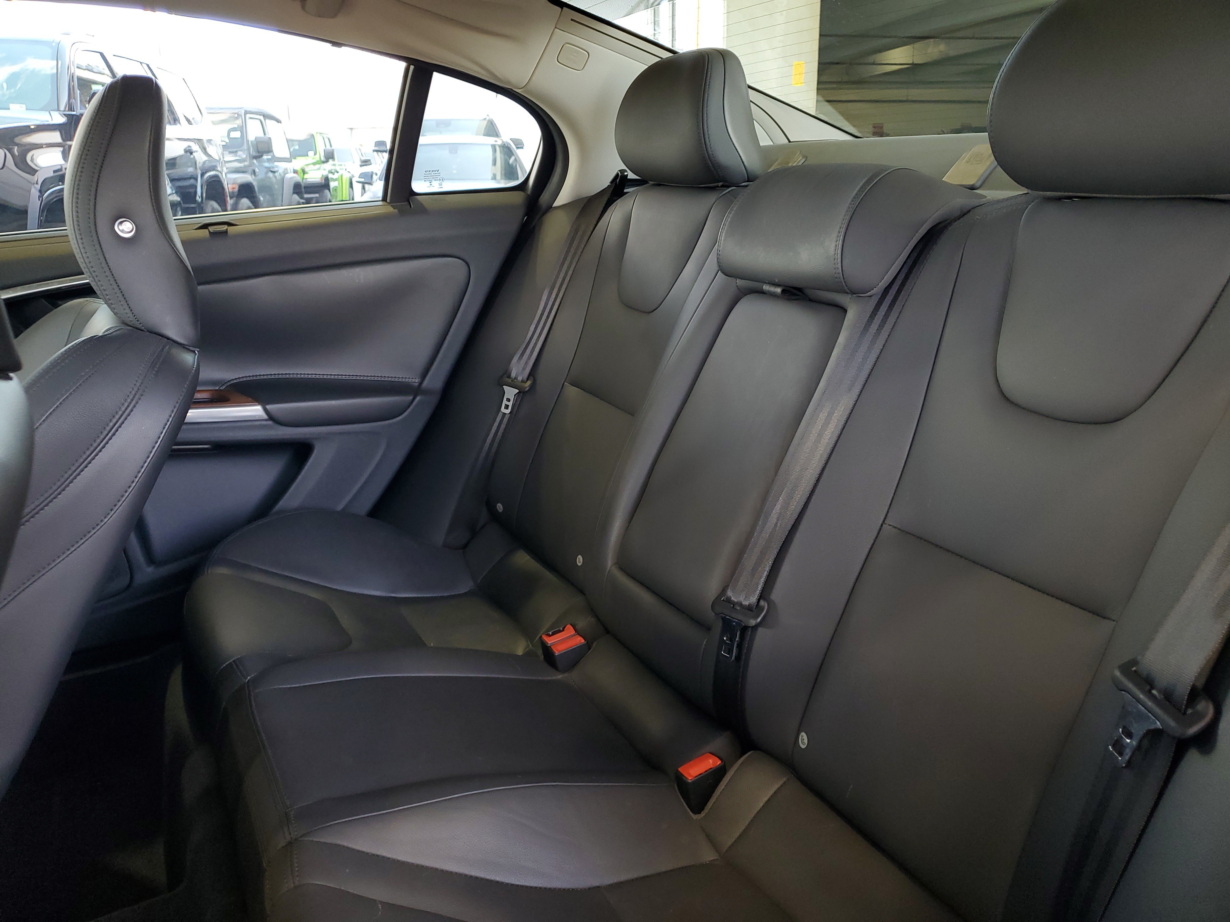 Used 2017 Volvo S60 T5 Inscription Platinum FWD image 8