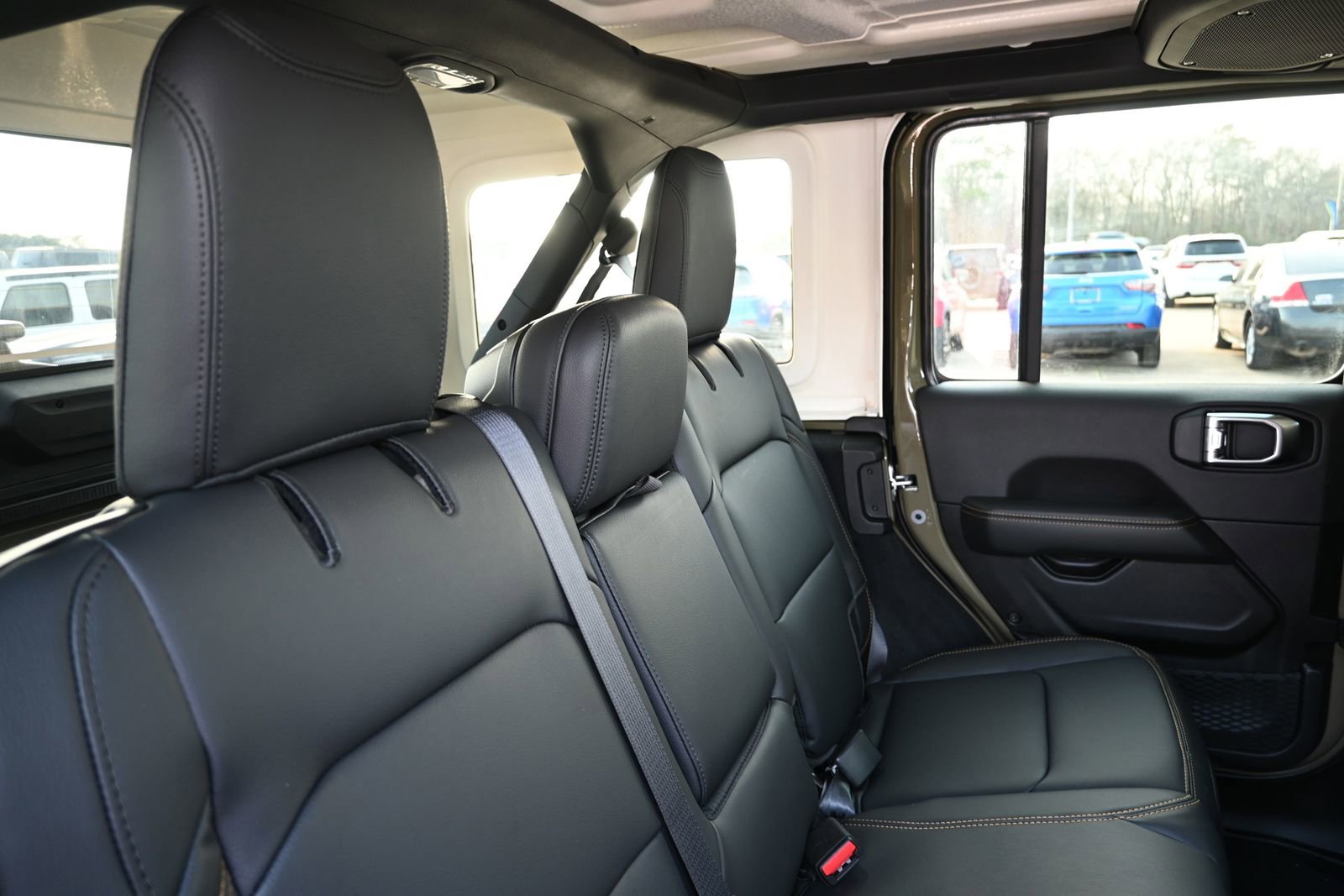 New 2026 Jeep Wrangler Unlimited Sahara AWD/4WD image 18