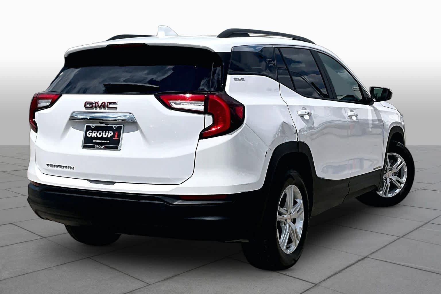 Used 2024 GMC Terrain SLE w/ Driver Convenience Package FWD image 13