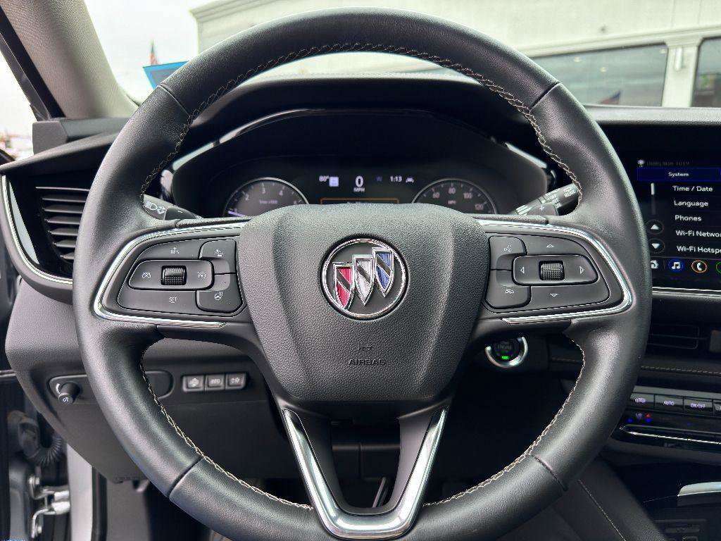 Used 2023 Buick Envision Avenir image 21