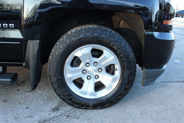 Used 2018 Chevrolet Silverado 1500 LT w/ All Star Edition image 37