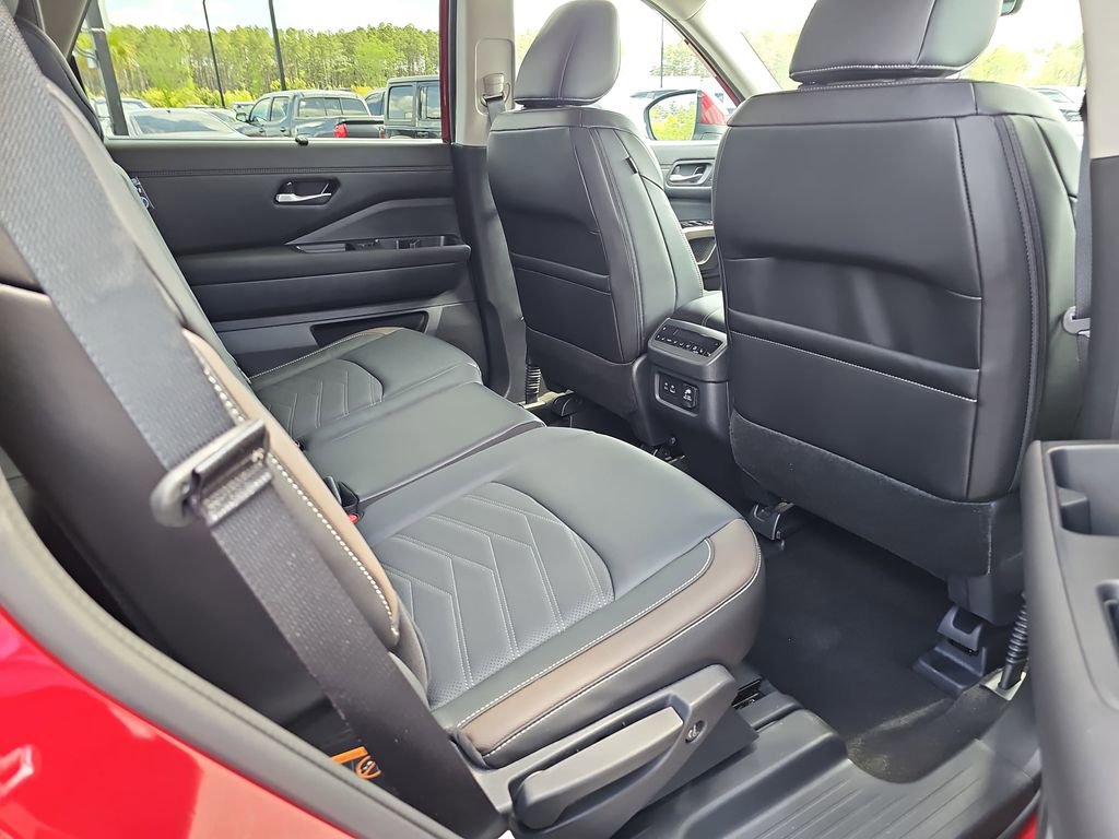 Used 2024 Nissan Pathfinder Platinum w/ Cargo Package image 14
