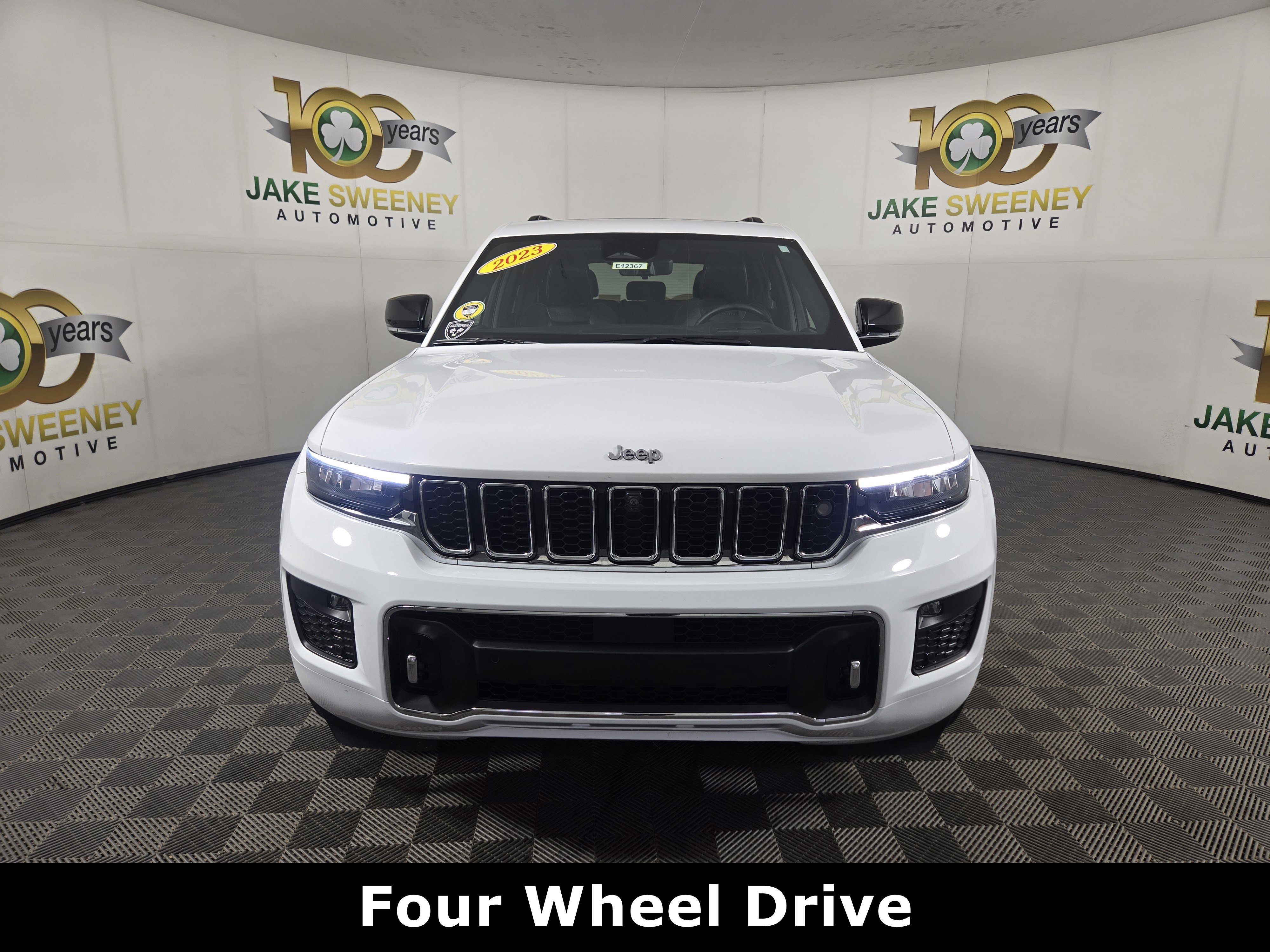 Certified 2023 Jeep Grand Cherokee Overland w/ Adv Protech Group III AWD/4WD image 3