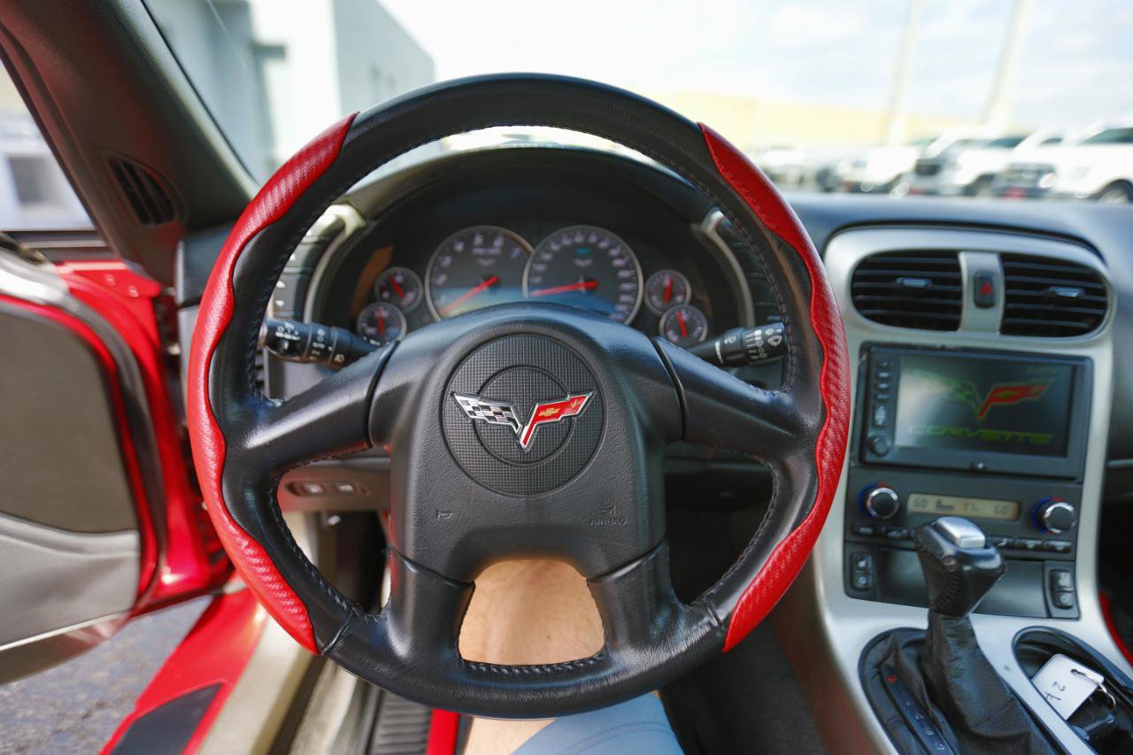 Used 2005 Chevrolet Corvette Coupe w/ Preferred Equipment Group RWD image 8