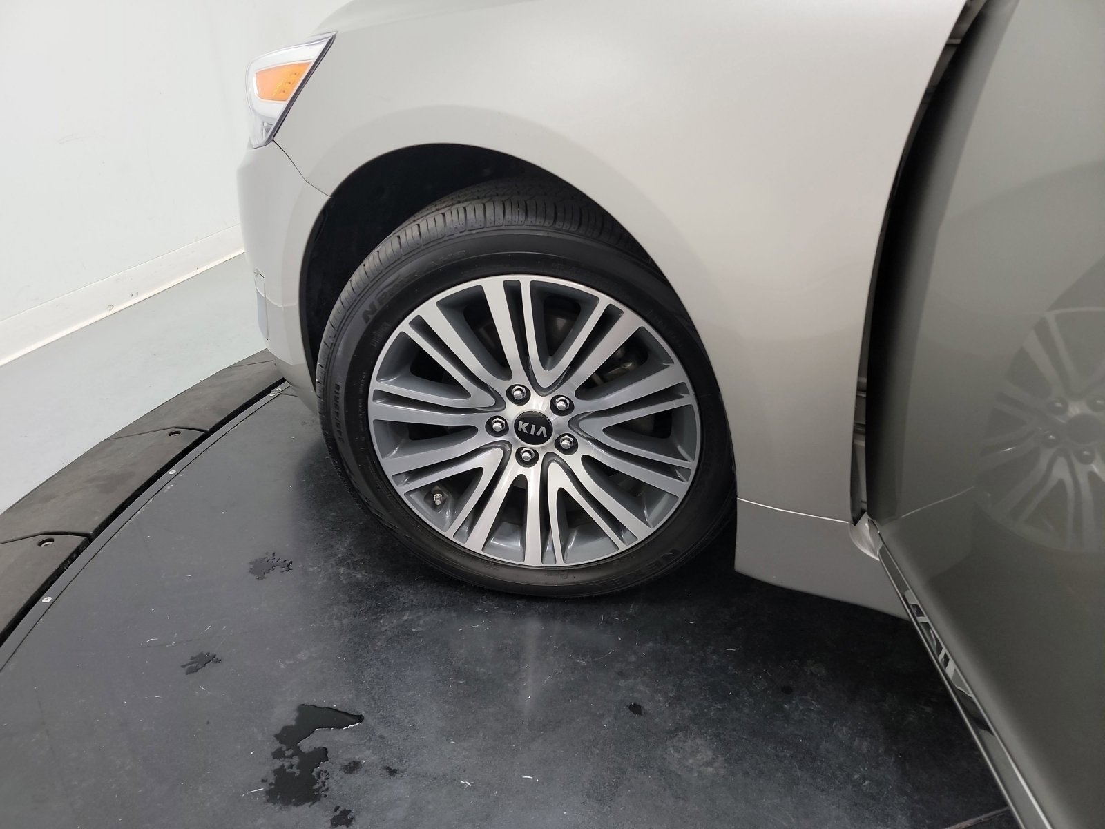 Used 2015 Kia Cadenza Premium image 30