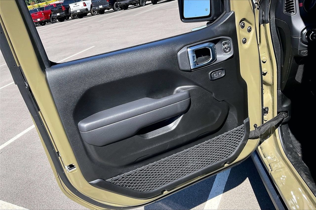 New 2026 Jeep Gladiator Rubicon w/ Steel Power Dome Hood Package AWD/4WD image 23