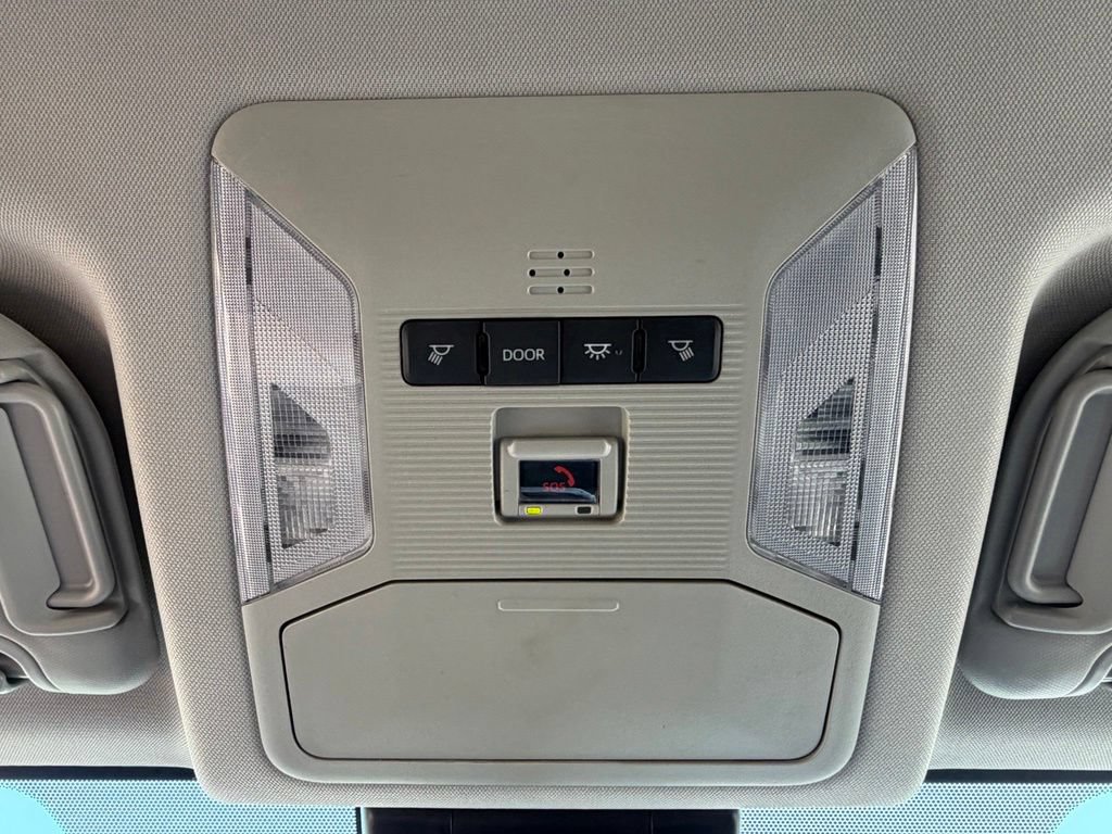 Used 2025 Toyota RAV4 XLE AWD/4WD image 31