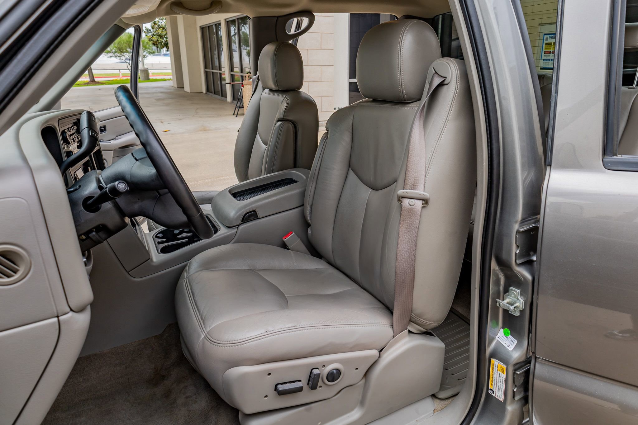 Used 2007 GMC Sierra 3500 SLT w/ Heavy-Duty Power Package image 28