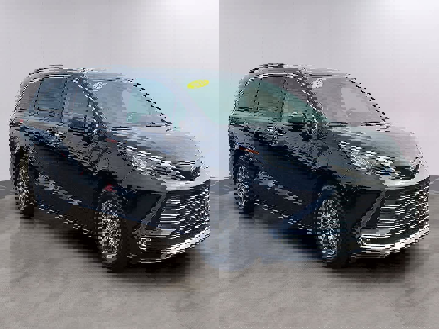 Used 2023 Toyota Sienna XLE w/ XLE Plus Package image 3